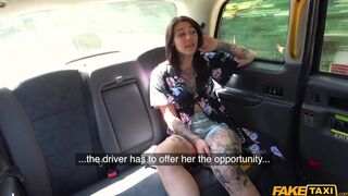 Amsterdam babe wants to ride cabbies face before outdoor creampie