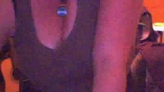 Amateur Girl Changes Clothes on Webcam