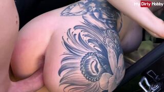 Tattooed amateur Lisa Sophie gets fucked in the back seat of a car