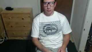 Nerdy Twink Cums on Cam