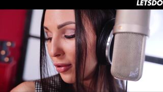 Stunning Brunette Lilu Moon Has Anal In The Studio With Music Producer