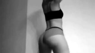 Blonde Babe Shakes Her Booty on Facebook Live