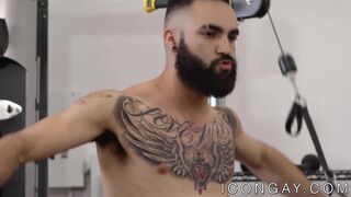 Three muscular gays rimming and anal banging at the gym