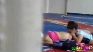 Deux Coquines: Surprise au Gymnase - French Amateur Video