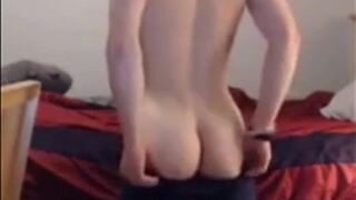 Twink's Delicious Butt on Webcam