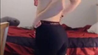 Twink's Delicious Butt on Webcam