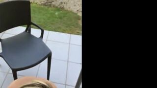 Dansk MILF giver blowjob ved en offentlig strand i Frankrig