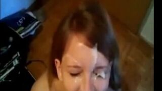 Elle adore les éjaculations faciales - Amateur française avale