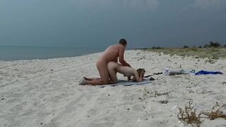 Amateur Nudist MILF Has Doggy-Style Fun at the Beach