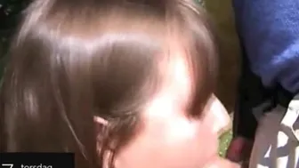 Big-Titted Svensk Mamma Ger Offentliga Avsugning