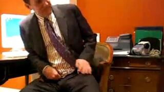 Big-Cock Daddy Blows His Male Secretary