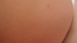 Amateur Anal Creampie im Ehebett