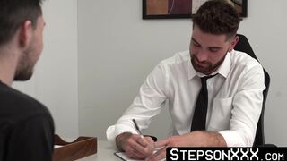 StepsonXXX.com - Stepchild Ryland Kingsman crawls under Chris Damned table and stroke