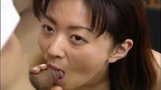 Japanese MILF Loves Taking it in her Mouth