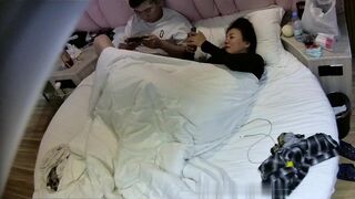 星期天休息小華哥約女友去酒店開房一邊啪啪一邊玩遊戲女友毛多性慾強趴上面不願意下來 - 成人線上直播一區 - 5278 - 5278論壇 - 我愛78論壇