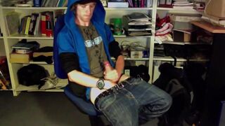 Amateur Twink's Huge Load on Webcam