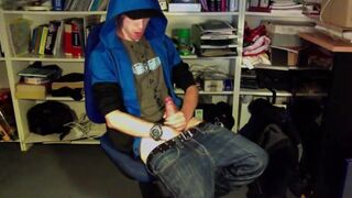 Amateur Twink's Huge Load on Webcam