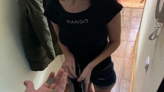 Pizza Delivery Girl Pays With Blowjob and Lets Him Fuck Her Pussy