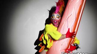 Kinky cake eating and kissing compilation with kinky clowns Jarry the Clown and Sandy