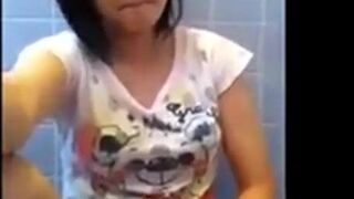 Amateur Asian Girl in Glasses Masturbating