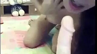 Thai Girl Pussy Play on Webcam