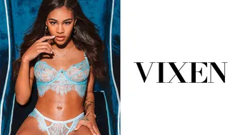 Vixen - Apple-bottomed ebony Scarlit Scandal fucked in the bedroom