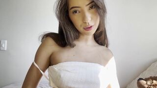 Big-Titted Brazilian Babe in Webcam Solo: Finger-Fucking & Dick Ratings