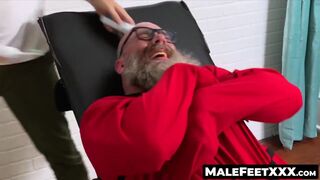 MaleFeetXXX.com - Giant Rick's enjoyment of being tickled with his huge size thirteen