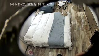 2023-10-20新流出酒店稀有台高清偷拍❤️樣子清純的女神級學妹 來了姨媽也逃不過被玩弄的命運 - 免費高清AV在線看 - AV看到飽