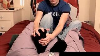 ToesXXX.com - Good looking dick rider's foot tease and solo cum