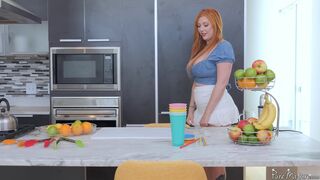 Lauren Phillips Drains Cock To Add Protein To Her Smoothie