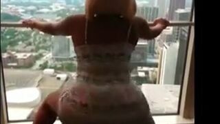 Chyna Hall's Super Booty Twerk - OMG!