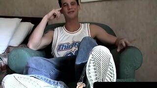 ToesXXX.com - Feet worshiper's self-cumming session