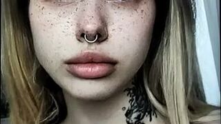 hot big lips insta girl cum