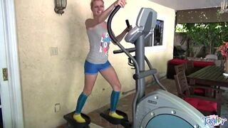 Little taylor masturbates after her workout