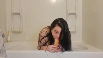 Big-Ass Brunette Teen Rides Dildo In Bubble Bath Solo