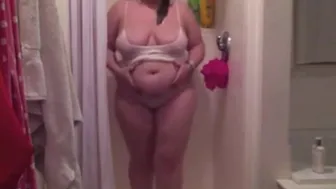 BBW With Big Ass And Tits Strips In Shower On Webcam