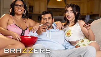 Brazzers - BRAZZERS - Ashlyn Peaks & Chloe Surreal Invite Their Crush For A Movie Night But Soon Turns To A Steamy Threesome