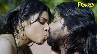 OUTDOOR THREESOME SEX IN SWIMING POOL