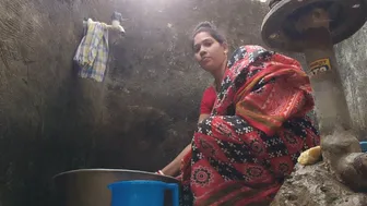 Sona Bhabhi - Desi Indian Bihari Wife Having Bath And Saree Remove Boob Show In Birth Room