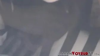 Cameraman Catches How This Asian Lady Satisfies Her Cunts Needs