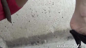 Watch this Asian lady relieving her horny cunt by pussy rubbing