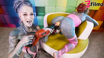 Anuskatzz uses a jackhammer toy on Lily Lu's ass