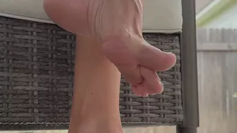 Clips 4 Sale - DANGLE MONDAY