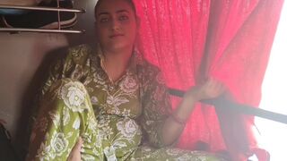 A sister-in-law was going alone in the bus, left the sister-in-law.