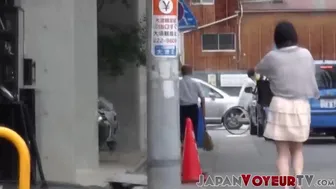 Discreet filming of Asian babes rushed trip to empty her bladder