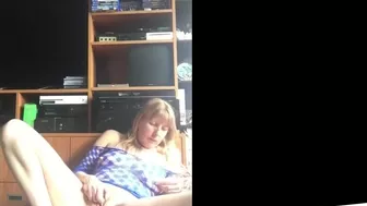 Aussie Amateur Makes Herself Cum