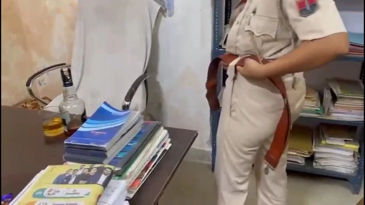 Police Women Fuck With Boyfriend In Police Station. - FAPCAT