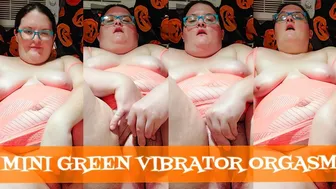 Clips 4 Sale - MINI GREEN VIBRATOR ORGASM