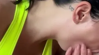 Slutty Babe Gives Amateur Blowjob to Huge Cock at Gym